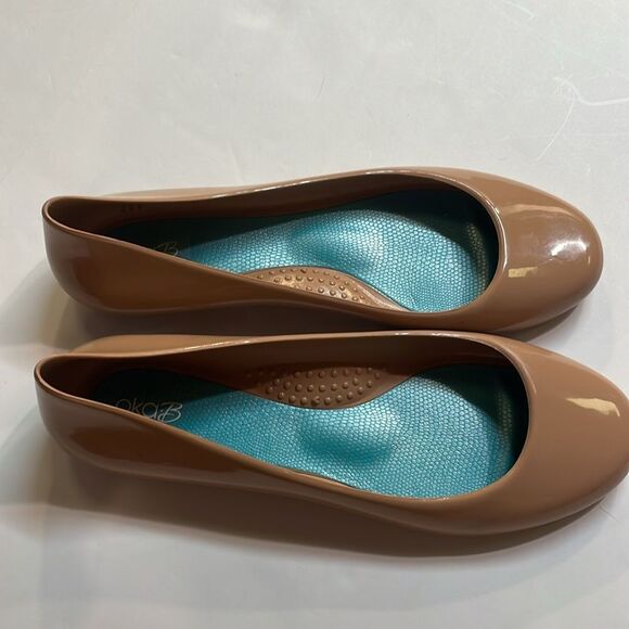 OKA b Womens Taylor Matte Ballet Flats Nude/Tan Sz 10 - Picture 2 of 5